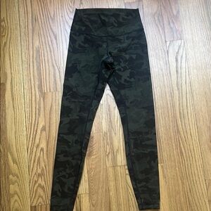 Lululemon Athletica Green and Black Leggings High-Waisted Performance